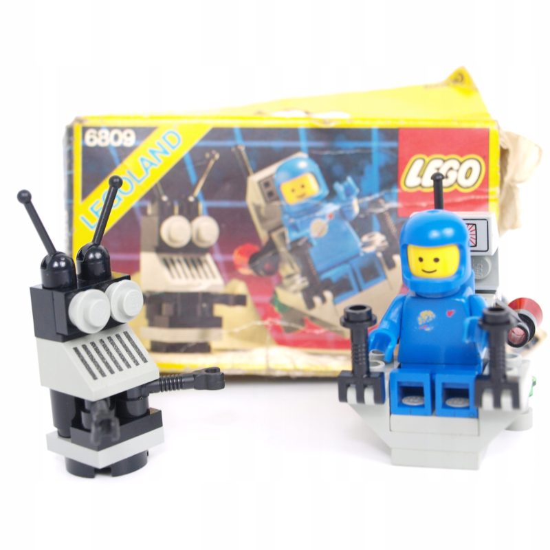 LEGO Classic Space 6809 XT-5 and Droid Lata 80 Legoland